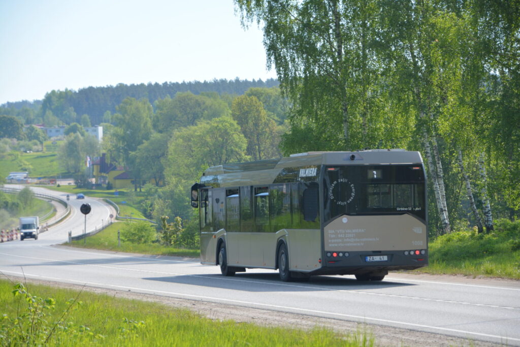 Lai atrastu piemērotāko Valmieras pilsētas maršrutu autobusu, izmanto lietotni Google Maps!