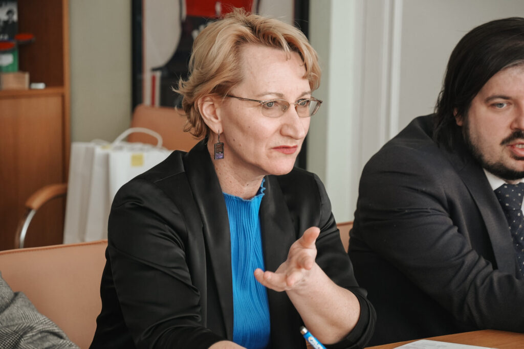 Izglītības un zinātnes ministre