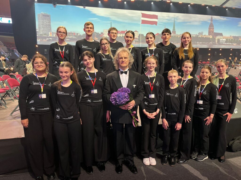Stīgu orķestra “Daudzskanīgais debesjums” ceļojums