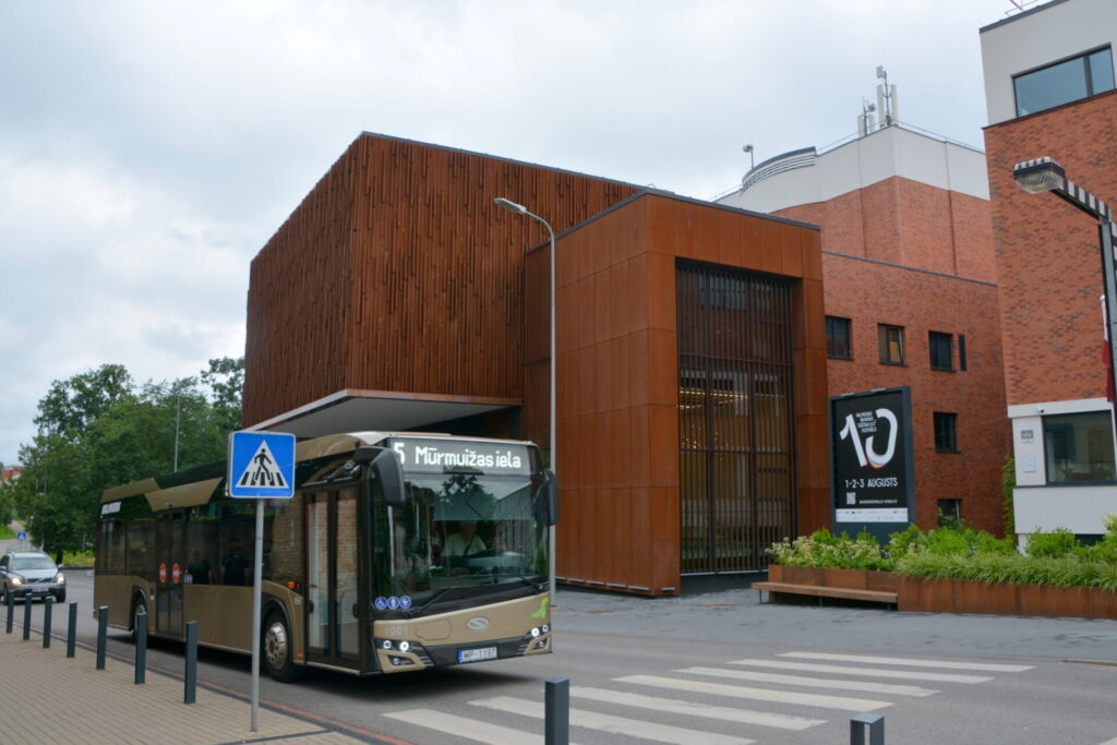Izmaiņas autobusu kustībā Valmieras vasaras teātra festivāla laikā
