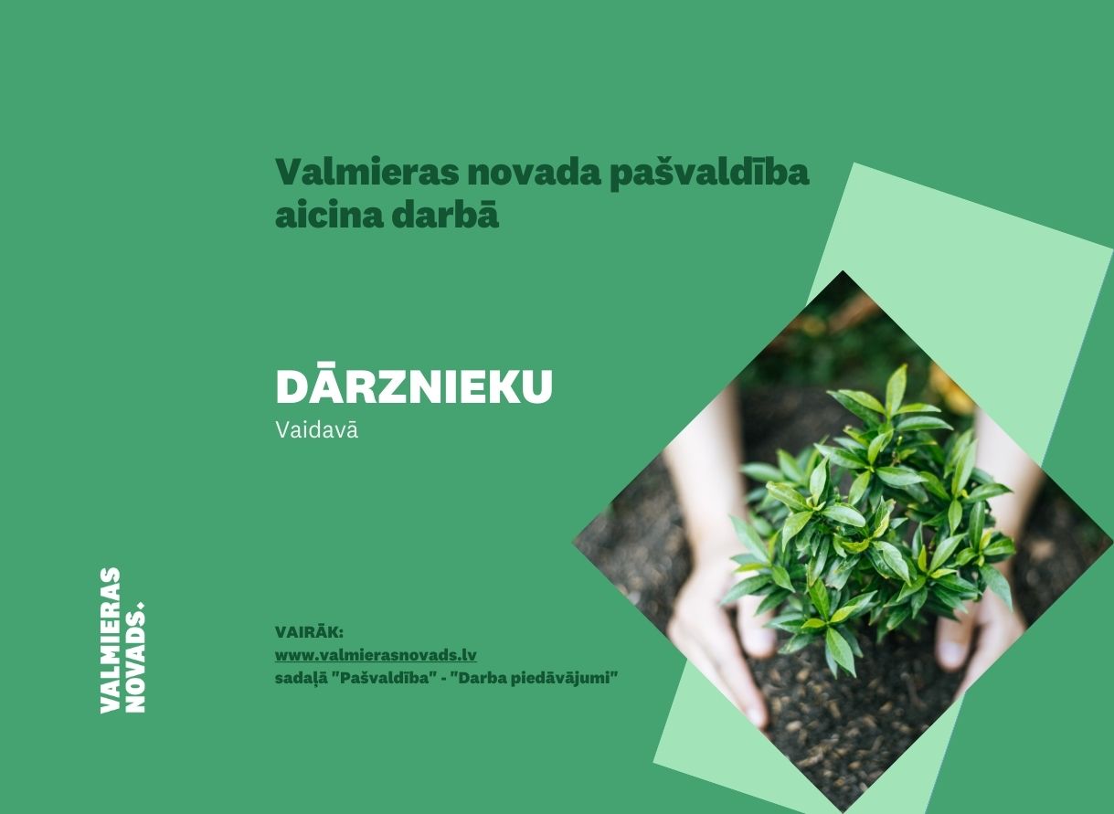 Valmieras novada pašvaldība aicina dārzā dārznieku Vaidavā. Attēkā rokas, kas stāda zemē augu.