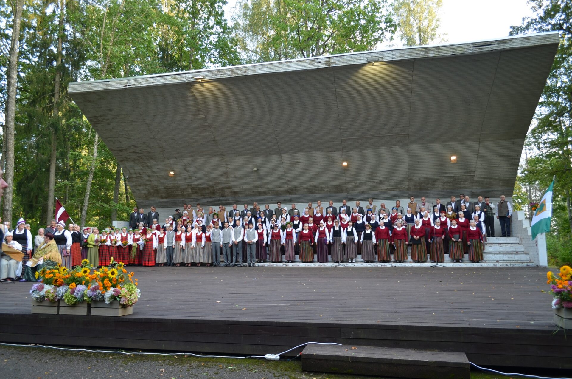 Kori Matīšu estrādē