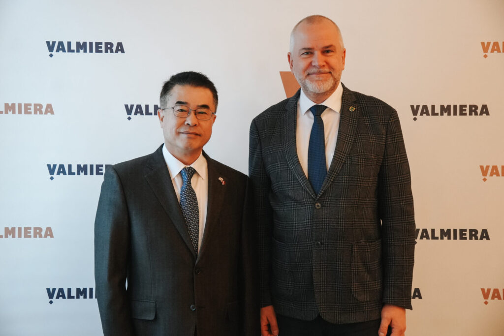 Kims Džonghans un Jānis Baiks