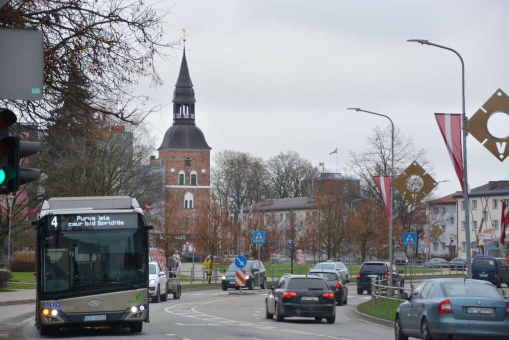 Izmaiņas autobusu kustībā Latvijas dzimšanas dienas svētku laikā