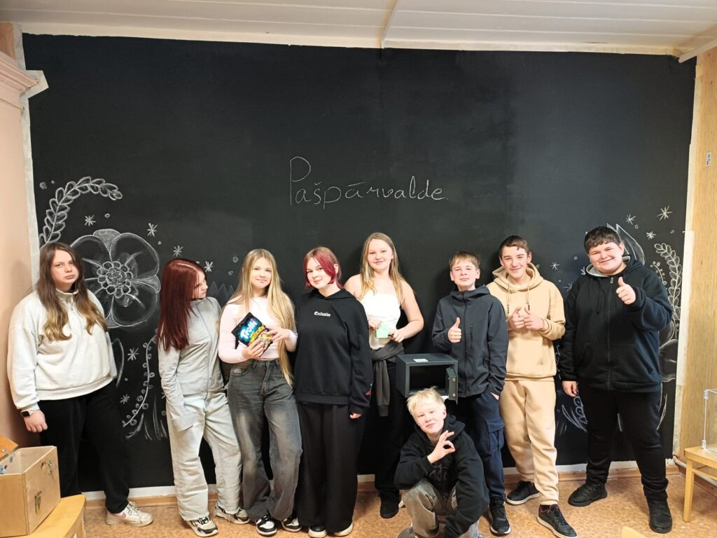Jura Neikena Dikļu pamatskolas skolēni