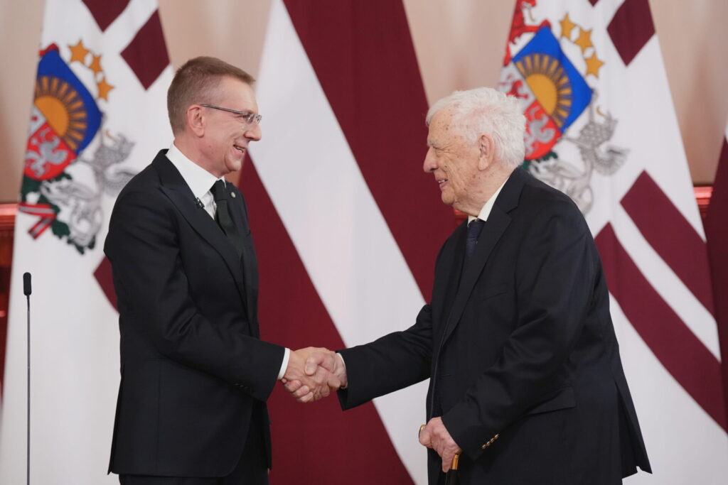 Pasniegti Latvijas valsts augstākie apbalvojumi