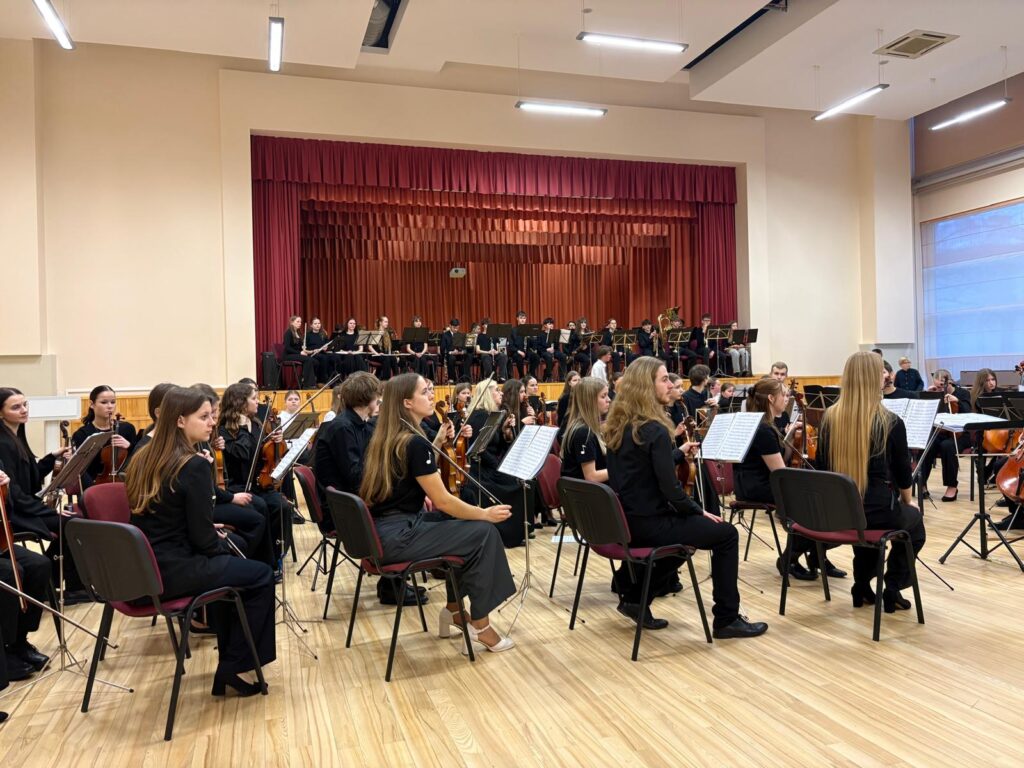 Valmierā aizvadīts XXV Vidzemes jauniešu kamerorķestru festivāls