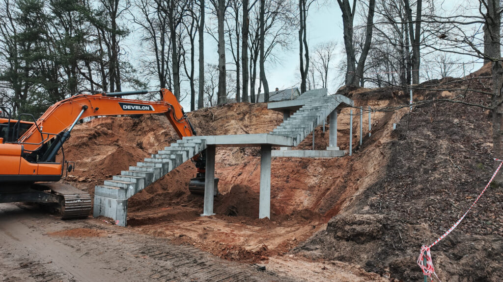 Būvdarbi Plostnieku ielā - kāpnes