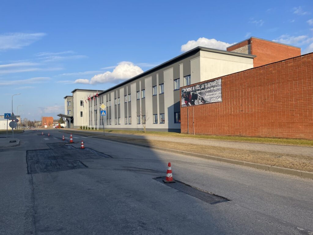 Asfaltbedrīšu remonti Vaidavas ielā Valmierā