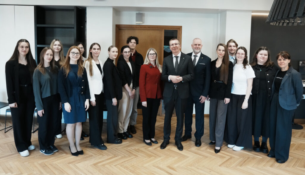 Valsts prezidents apmeklē Vidzemes Augstskolu