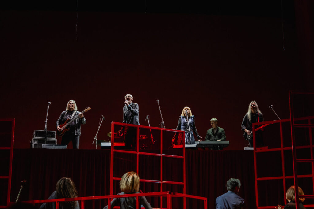 Valmieras teātris un rokgrupa “Pērkons” viesosies Dailes teātrī ar izrādi “Mēs, roks, sekss un PSRS”