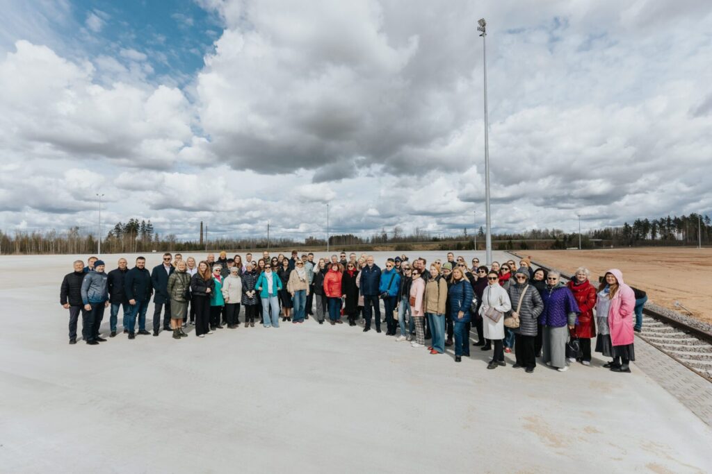 Pēcpusdiena ar mēru pulcē uzņēmējus un interesentus, lai klātienē iepazītu Valmieras novada attīstību
