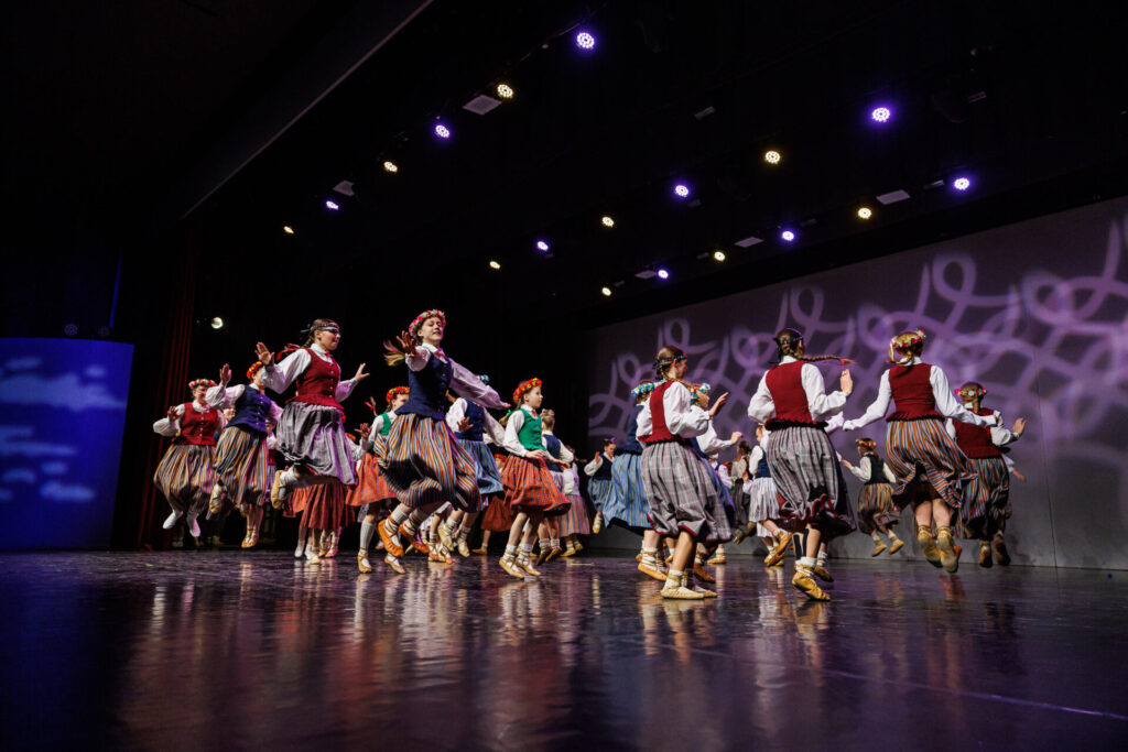 "Ar deju soļiem pavasarī" sirsnīgs un iedvesmojošs koncerts