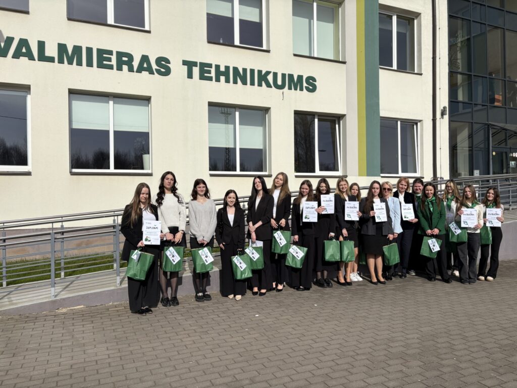 Valmieras thnikumā aizvadīts profesionālās meistarības konkurss “Klientu apkalpošanas speciālists 2026”