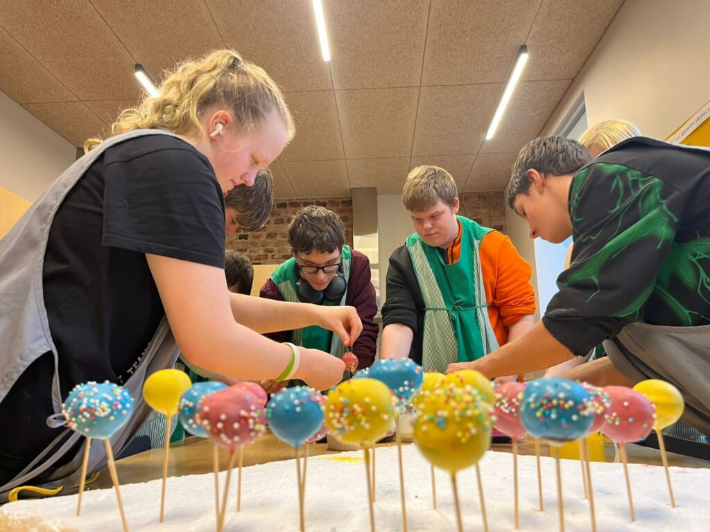 Izsludināta publiskā apspriešana par grozījumiem jauniešu iniciatīvas projektu konkursa kārtībā