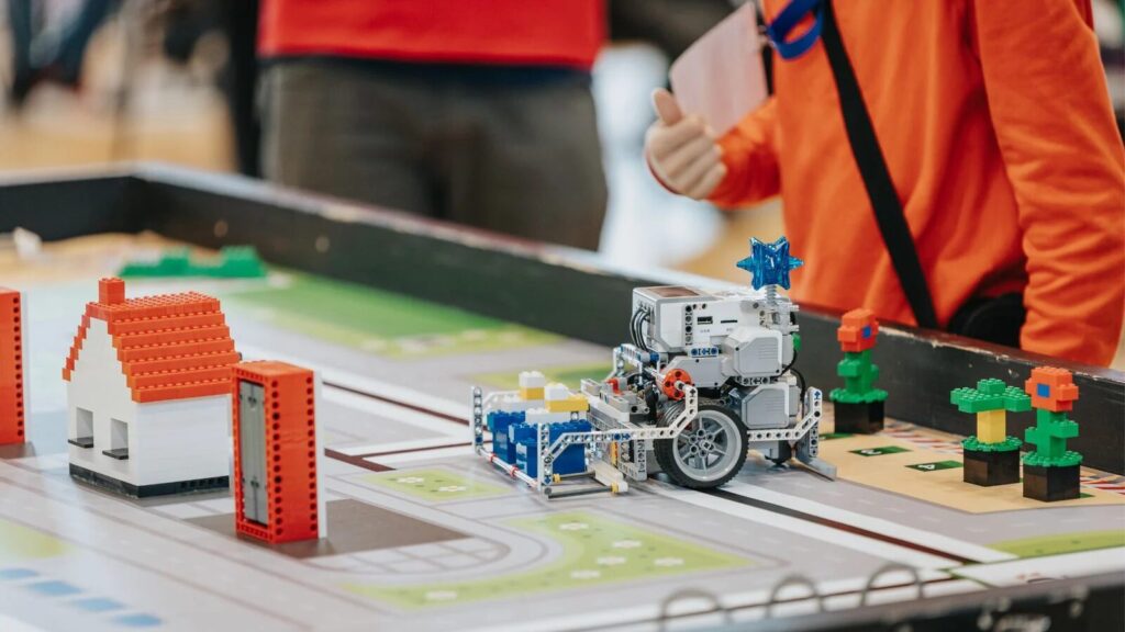 Valmierā pulcēsies Latvijas jaunie robotikas talanti Pasaules Robotu olimpiādes nacionālajā finālā