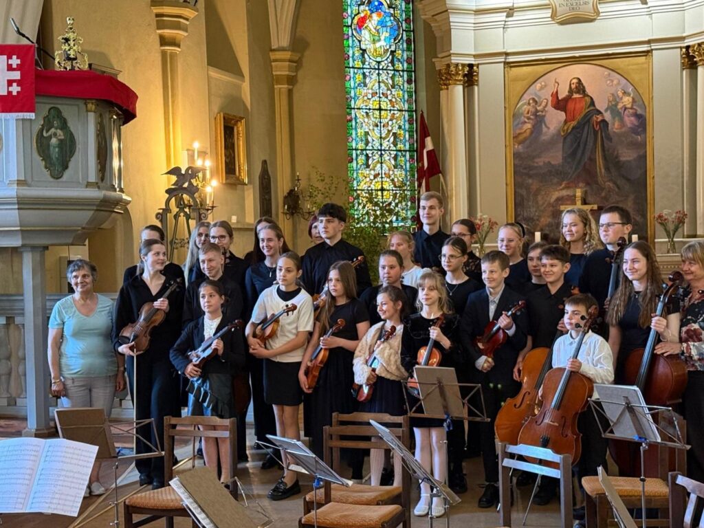 Stīgu orķestru mūzikā veldzējoties