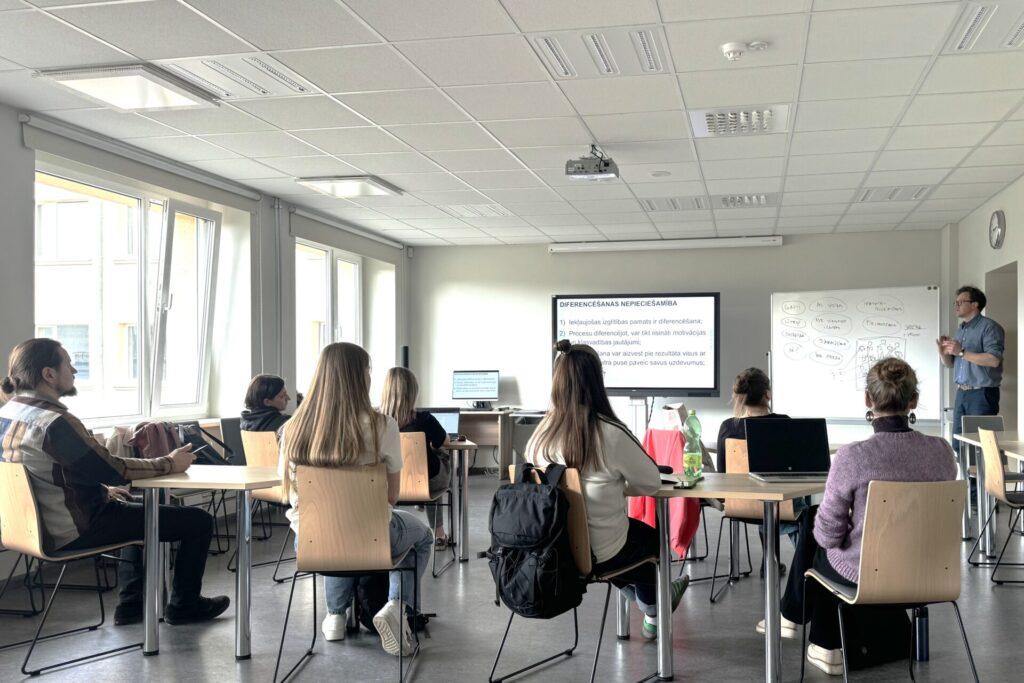Valmieras novadā norisinās Jauno pedagogu skola