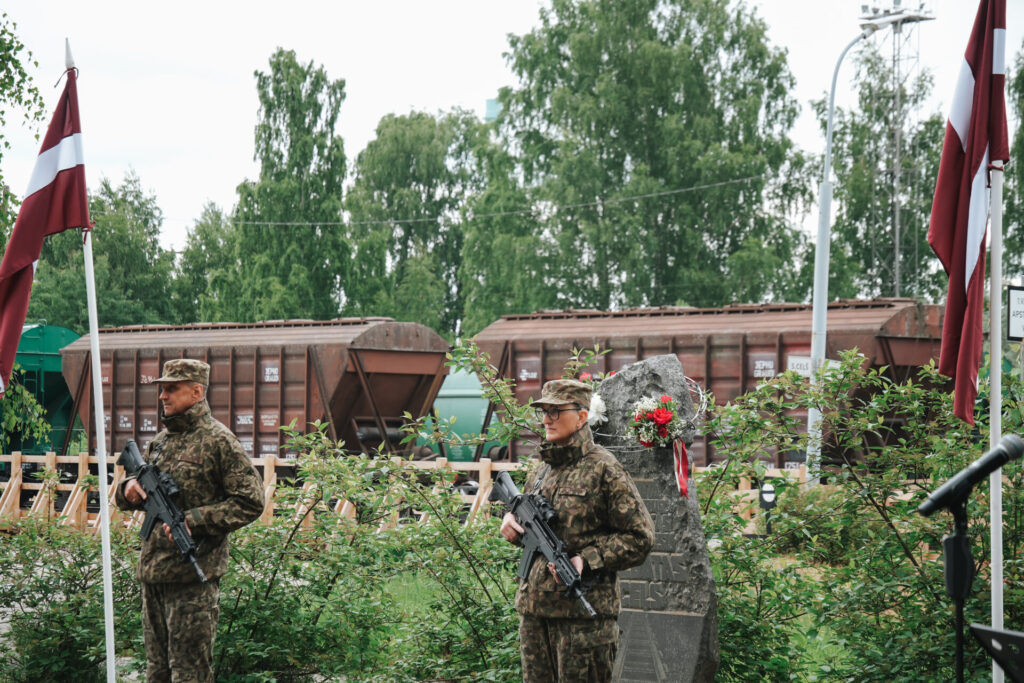 Komunistiskā genocīda upuru piemiņas brīdis Valmierā