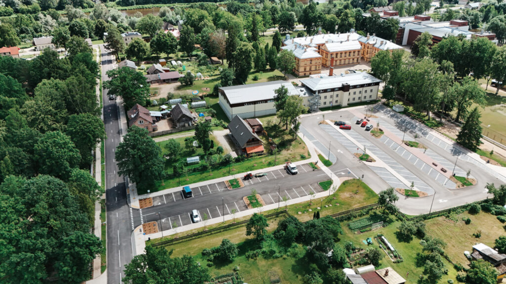 Noslēgusies Semināra ielas pārbūve un stāvlaukuma izbūve Valmierā