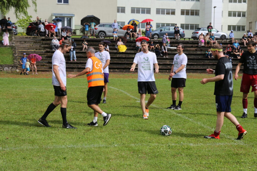 Valmieras vasaras teātra festivālu iesildīs Baltijas valstu aktieru futbola turnīrs