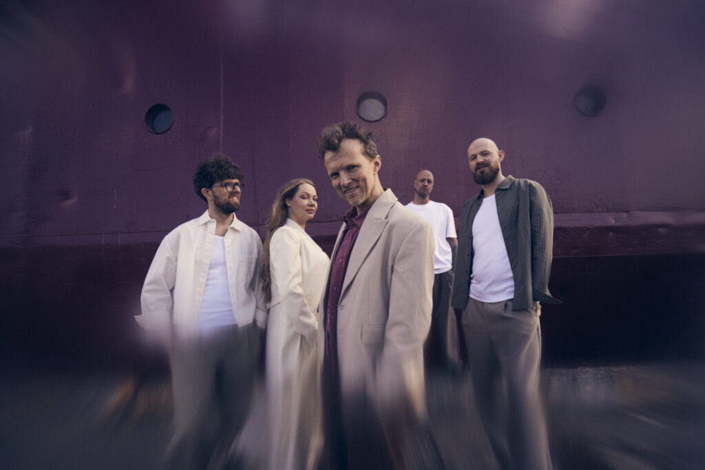 Grupa “The Sound Poets” aicina uz muzikālu vakaru Valmiermuižas parkā