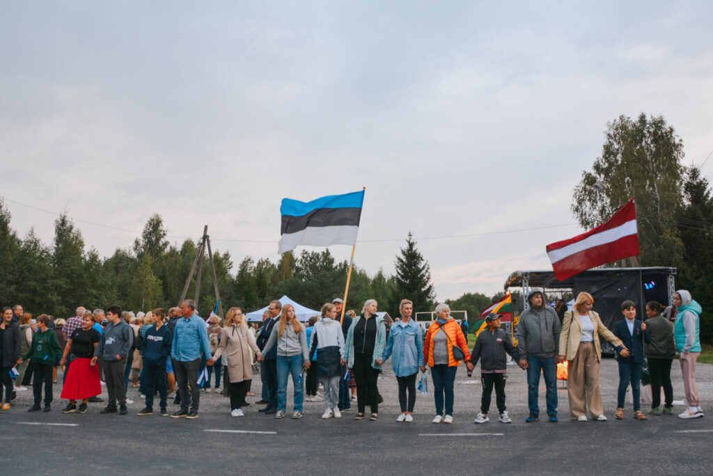 Aicinām atzīmēt Baltijas ceļa 37. gadadienu