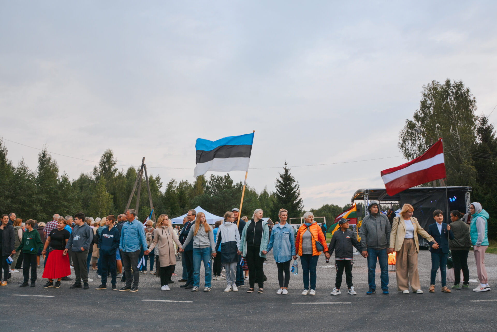 Aicinām atzīmēt Baltijas ceļa 37. gadadienu