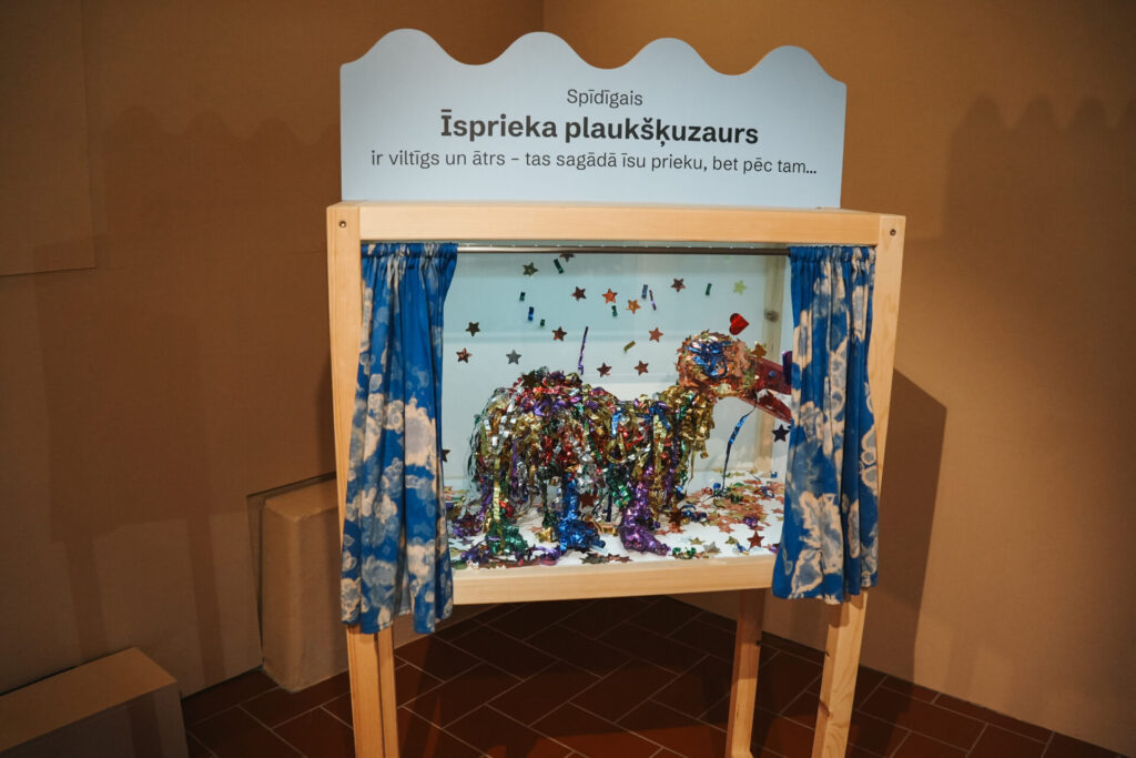 "Īsprieka plaukšķuzaurs"